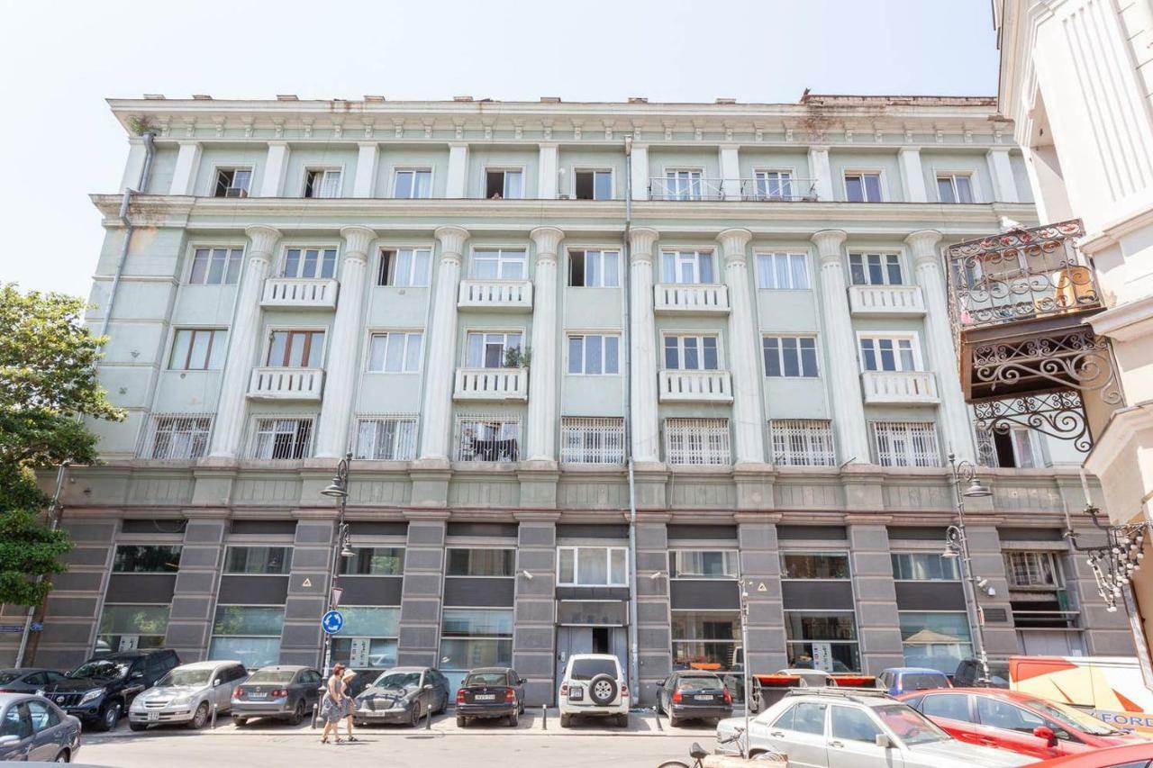 Wehost Apartment On A Colorful Street Тбилиси Экстерьер фото
