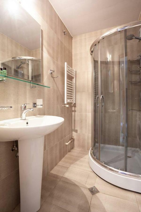 Wehost Apartment On A Colorful Street Тбилиси Экстерьер фото